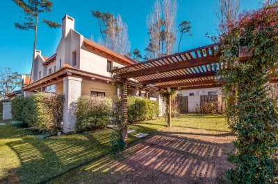 Casa, 2 dorm, Punta del Este, Parque Pinares, Alquiler