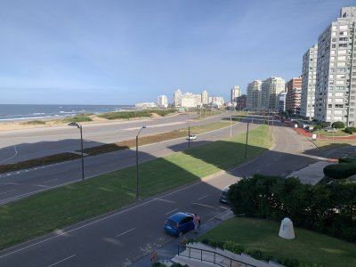 Apto.  en Primera Fila frente al Mar!!