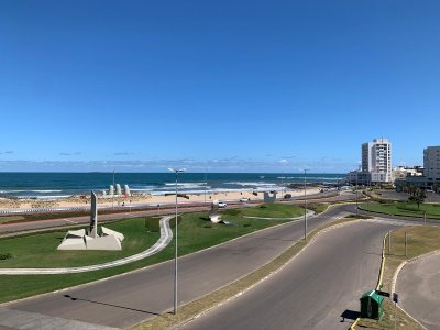 Apto.  en Primera Fila frente al Mar!!
