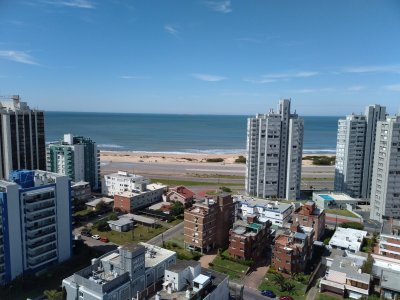 pent house con vista a playa brava y playa mansa 