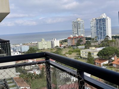 Apartamento moderno 1 dormitorio hermosa vista Cómoda planta a metros de Playa Brava 