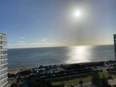 Confortable apartamento en la mansa con excelente vista al mar y puesta de sol.
