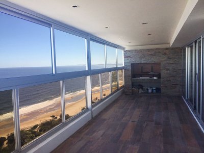 Hermoso apartamento ubicado en la mansa, con espectacular vista al mar. 