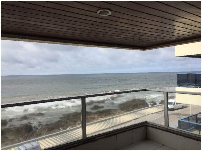 Hermoso apartamento con espectacular vista al mar, ubicado en península de Punta del Este.