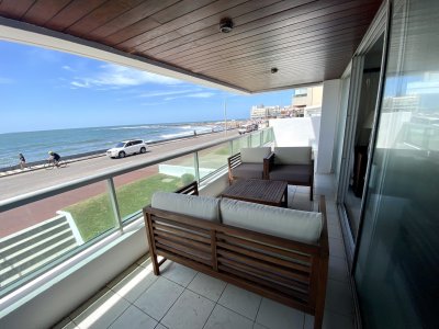 Espectacular apartamento en Peninsula, playa brava, con vista al Mar!!!