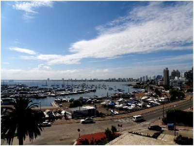 Apartamento con gran vista al puerto en edificio tradicional, ubicado en península Punta del Este.