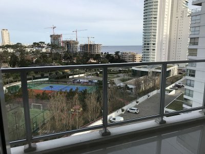 Hermoso apartamento ubicado en importante complejo de Punta del Este.