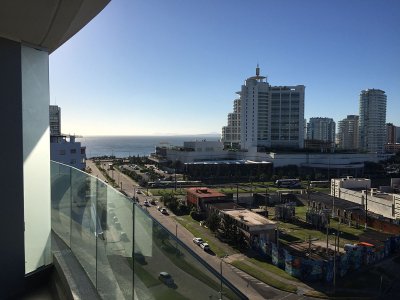 Hermoso apartamento ubicado en avenida Chiverta-Punta del Este.