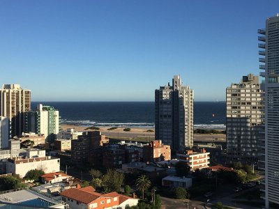 Hermoso apartamento ubicado en Av. Chiverta Punta del Este.