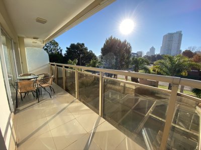 Buena oportunidad en venta, apartamento ubicado a 200 metros del mar.