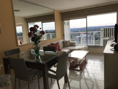 Muy lindo apartamento ubicado en la mansa Punta del Este, con hermosa vista.