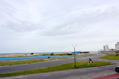 Excelente unidad en primera linea al mar ! 