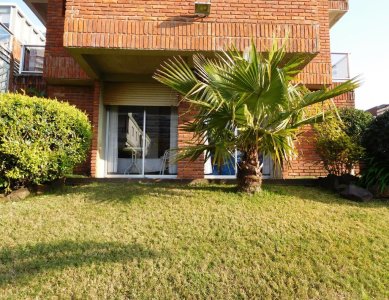 Lindo apartamento ubicado en la Brava. 