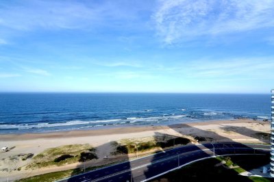 Espectacular aprtamento penthouse con hermosa vista ubicado en la Brava Punta del Este.