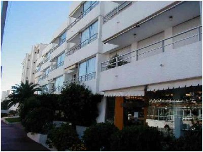 Muy lindo apartamento ubicado en península Punta del Este.