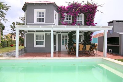 Moderna casa a metros de la playa