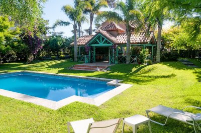 Preciosa casa en La Barra 4 dormitorios con piscina y parrillero