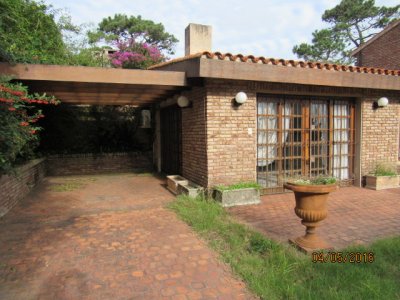 Hermosa casa en playa Mansa a pocos metros del mar