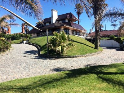 Espectacular casa en venta Playa Mansa