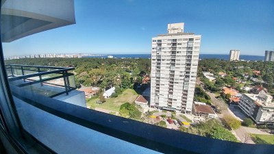 Apartamento sobre Avenida Roosevelt con vista al mar