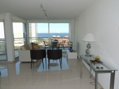 Apartamento en venta y alquiler temporario Playa Mansa 3 dormitorios
