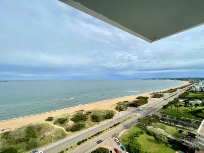 Departamento en venta frente al mar, Torre Venetian, Punta del Este.