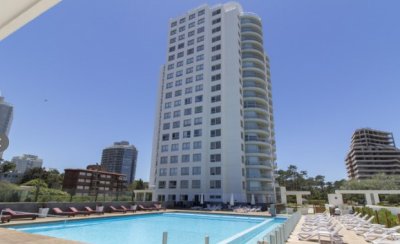 Departamento en piso alto, Punta del Este