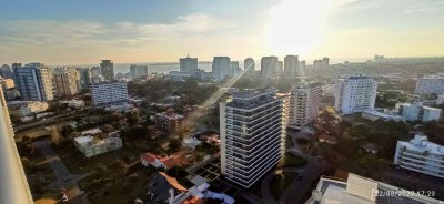 VENTA DEPARTAMENTO 1 DORMITORIO, EXCELENTE TORRE, PISO ALTO CON TODOS LOS SERVICIOS, PUNTA DEL ESTE