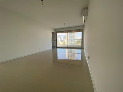 Apartamento en venta en excelente estado. Torre nueva con servicios a pasos de la Playa