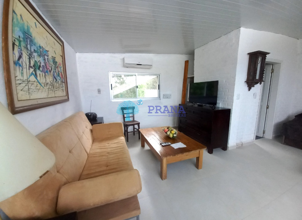casa a pocas cuadras del centro de la barra - prn1194c